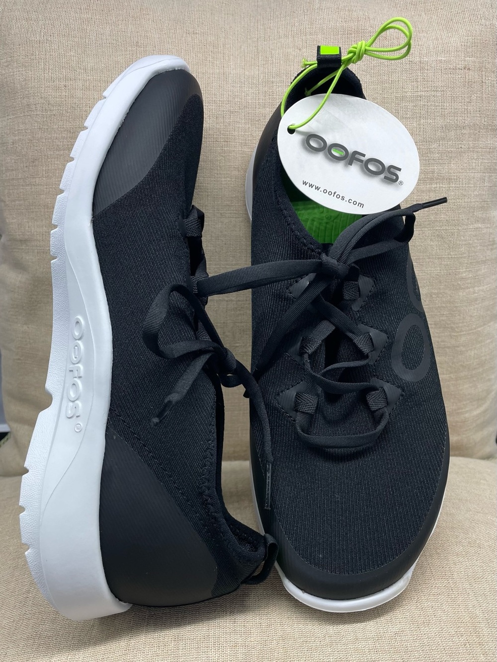OOFOS OOmg Women’s Black Athletic Recovery Sneaker with White Sole and Lime Pull